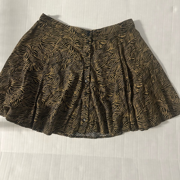 Urban Outfitters Dresses & Skirts - Urban outfitters animal, print skirt size medium